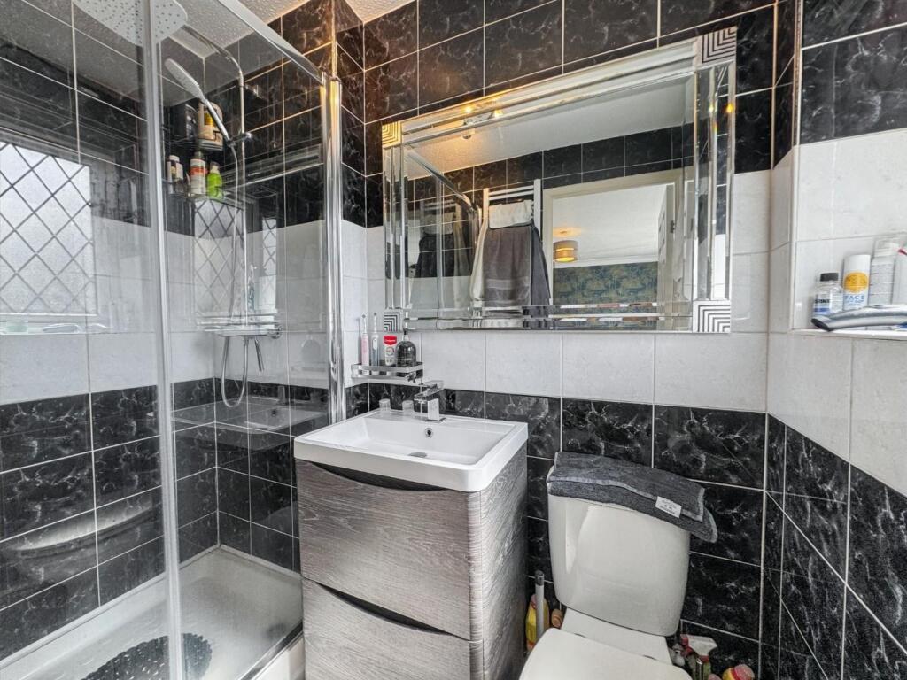 ensuite.jpg