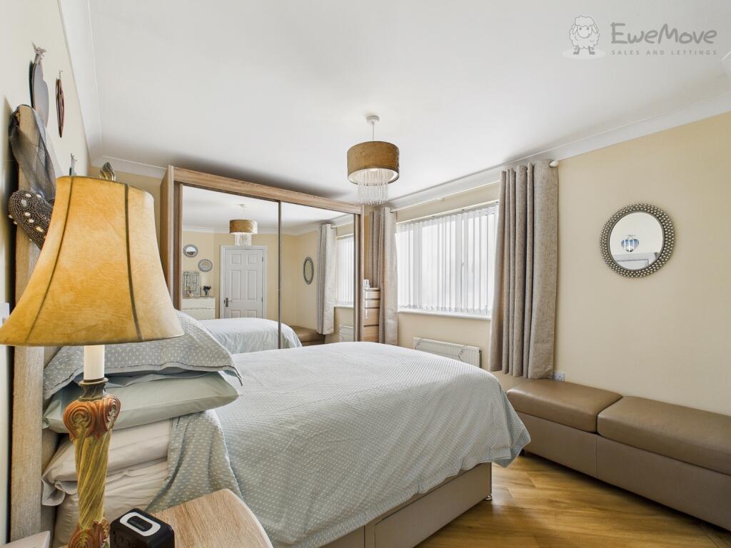 EWEMOVE SOUTH MOLTON - MASTER BEDROOM