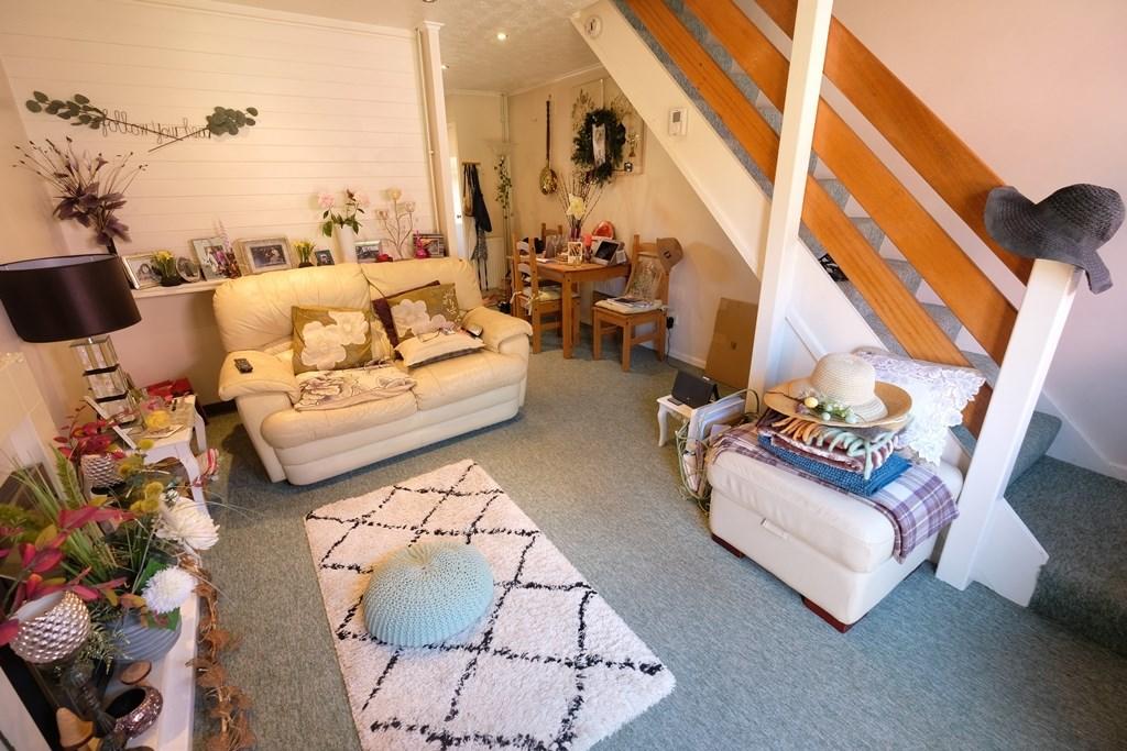 SITTING/DINING ROOM
