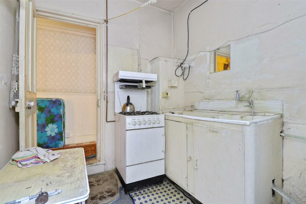06-3ff178921 AM 25 Clifford Gardens, Kensal Rise, 