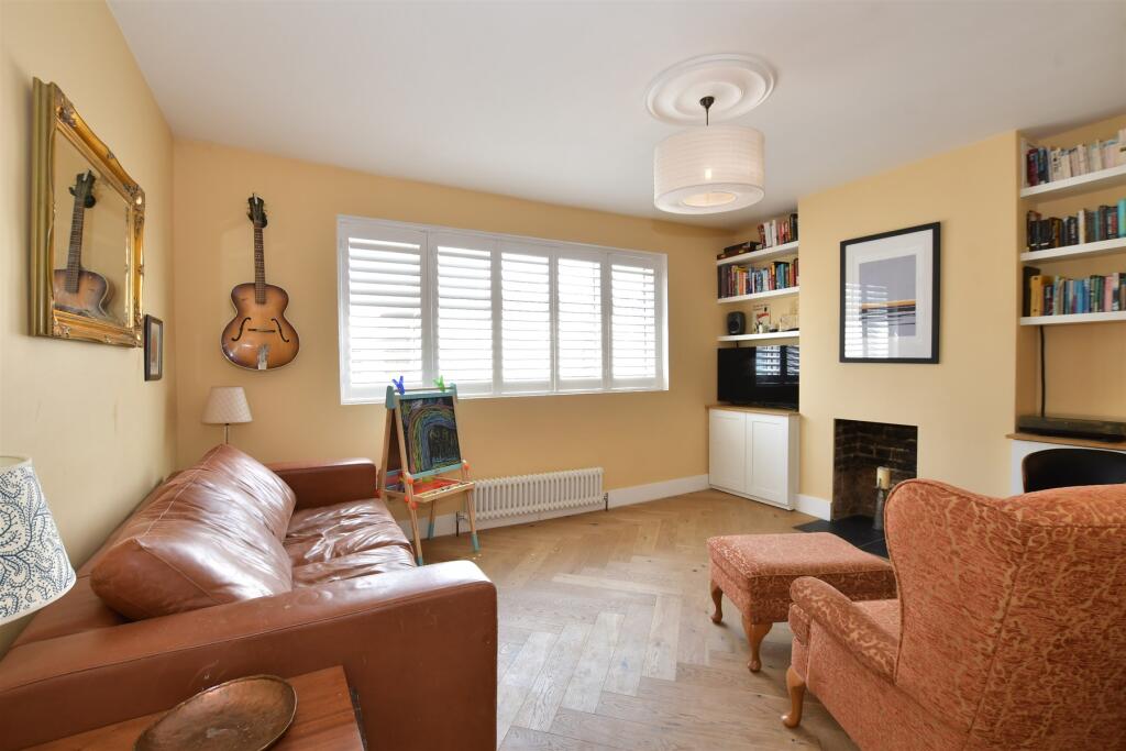 Lounge/Dining Room