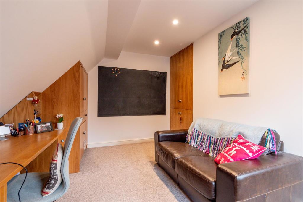 Bedroom 5 Aspect 3.jpg