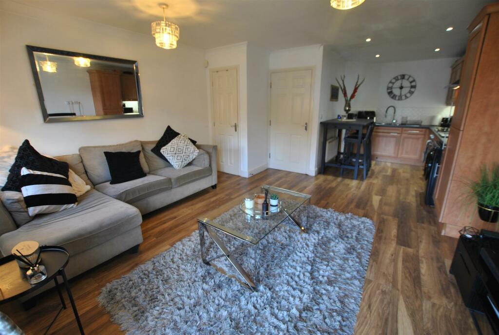 OPEN PLAN LIVING SPACE