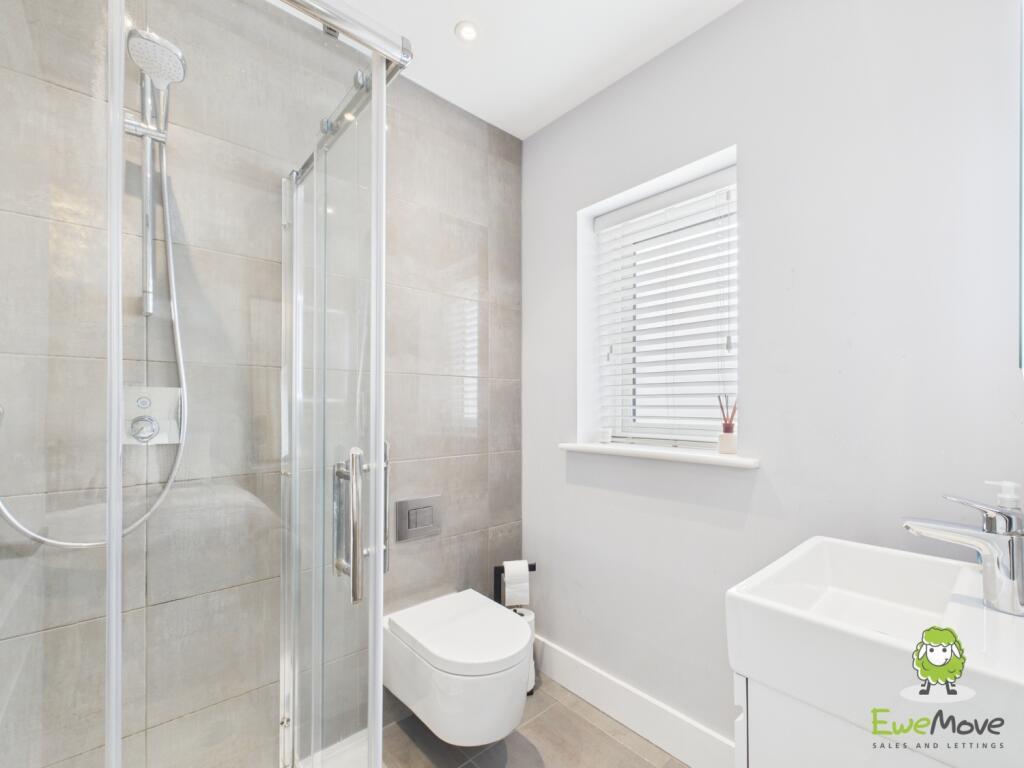 EweMove Estate Agents Basingstoke - Fishbourne Gar