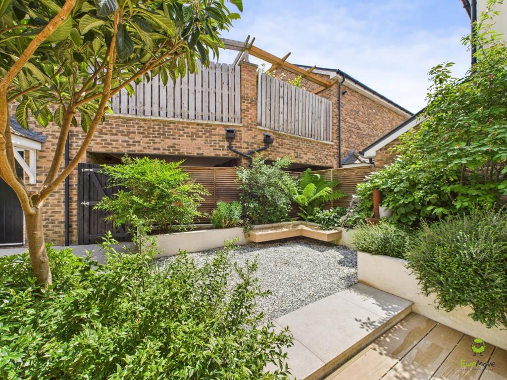 Landscaped Rear Garden James Hillier EweMove Bexle