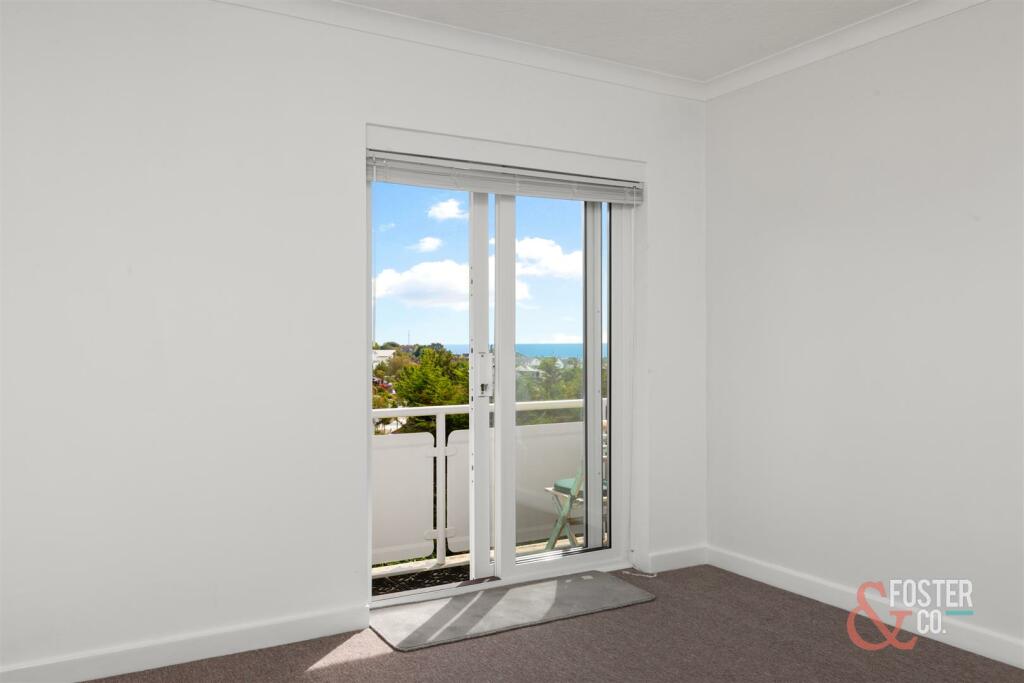 Woodland Court 17_010.JPG