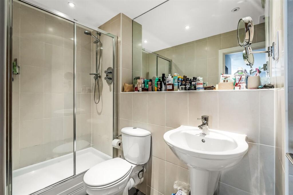 Ensuite shower room.jpg