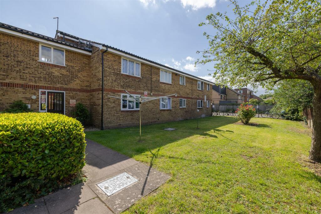 Luther King Close, E17