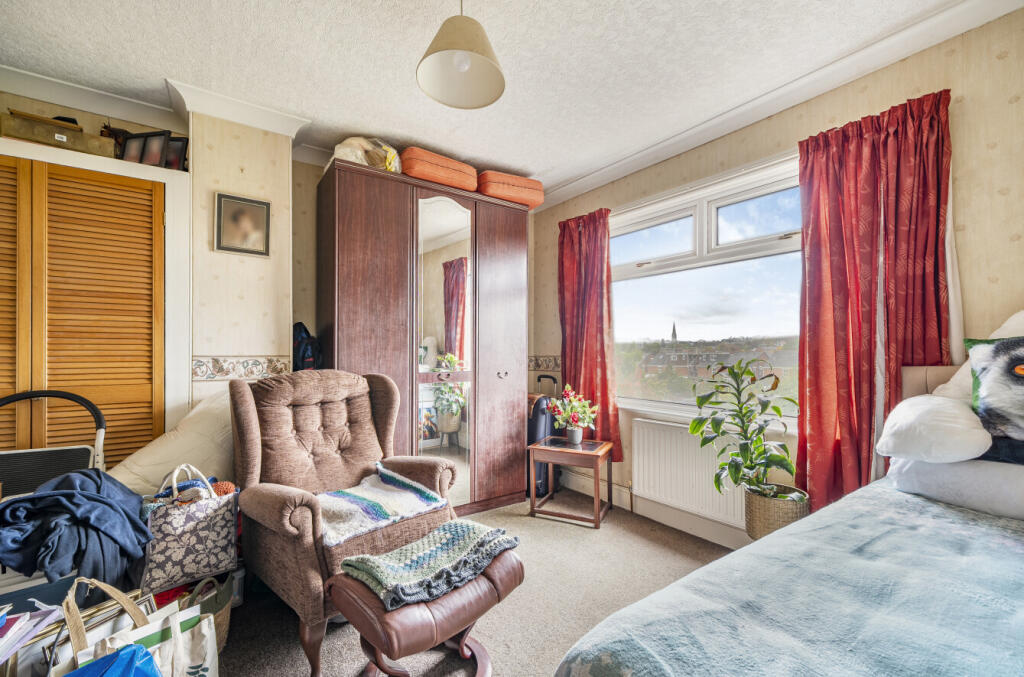 1365304-7-68ee20b...