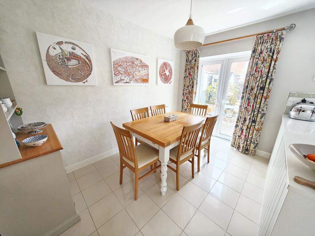 Kitchen / Breakfast Room