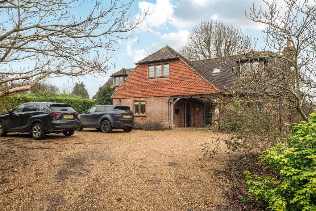 Off Epsom Road, West Horsley