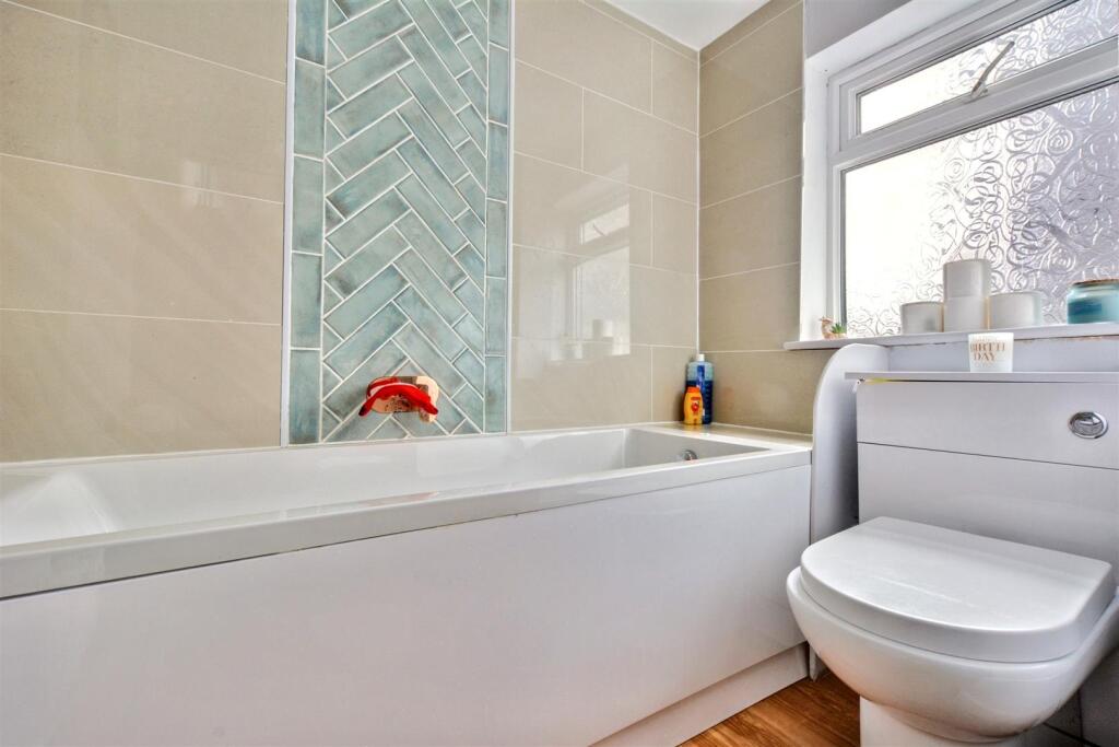 Bathroom_2.jpeg