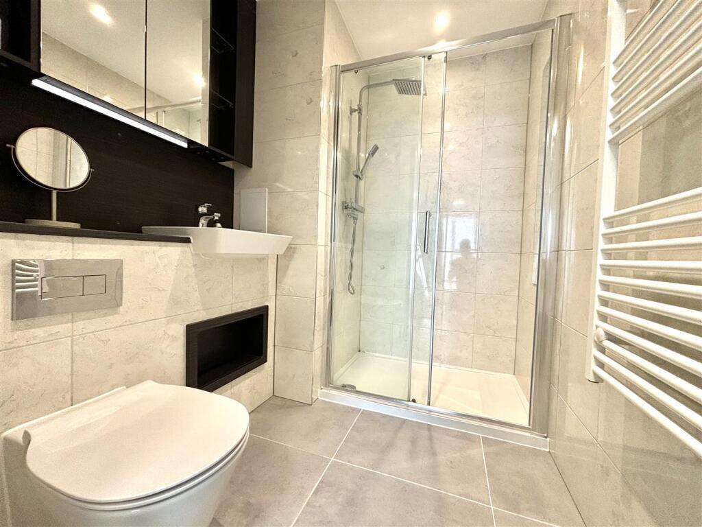 En Suite Bathroom