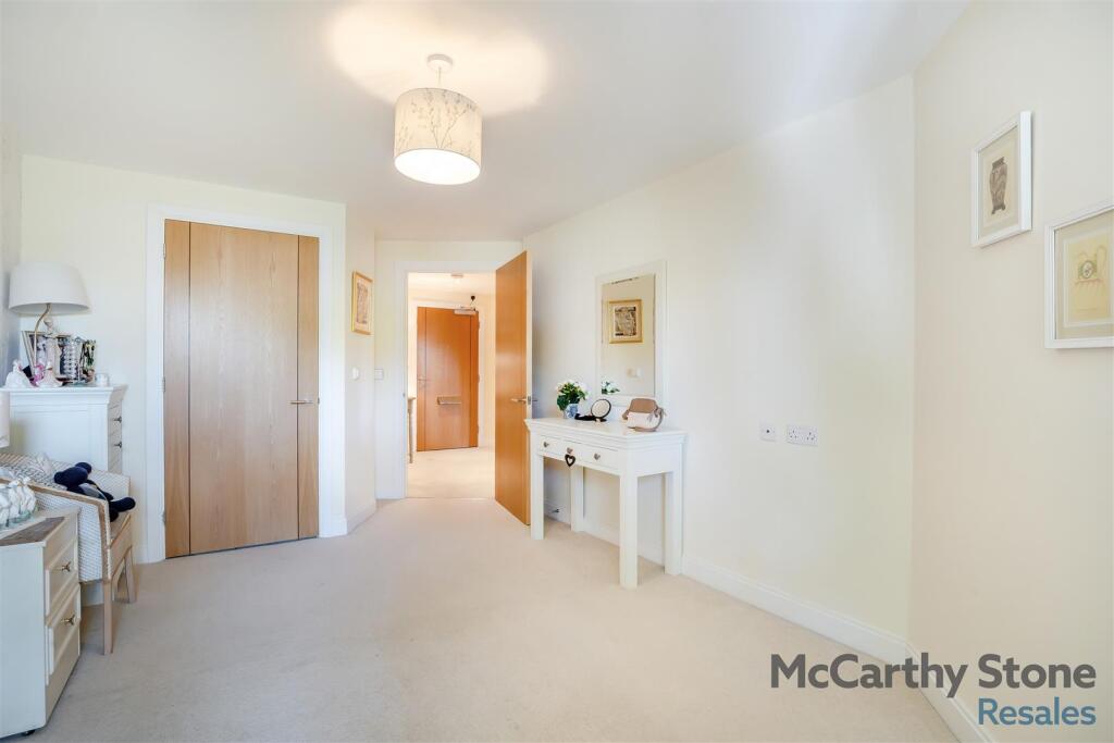 8647830-interior04.jpg
