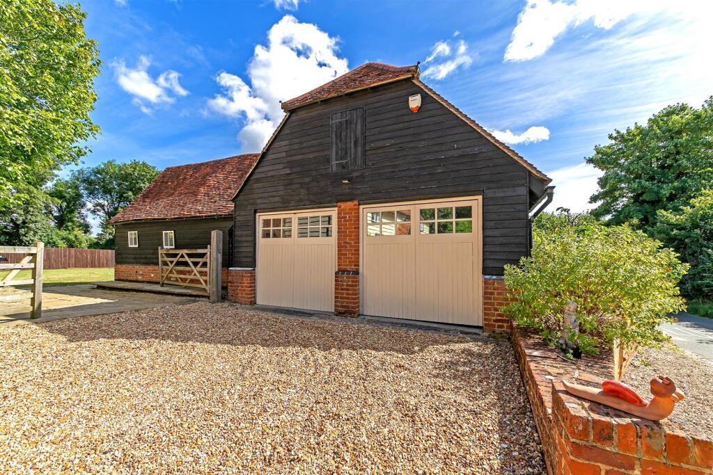 DEATACHED GARAGE