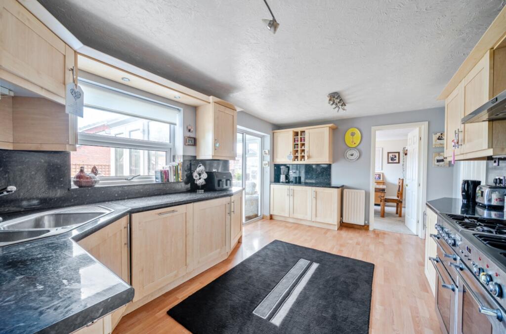 EweMove Harrogate Kitchen3