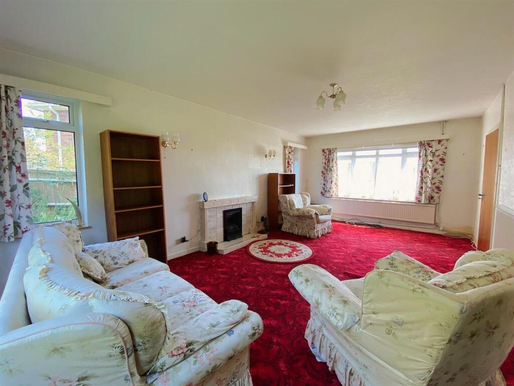 14 Milham Close - Lounge2.jpg