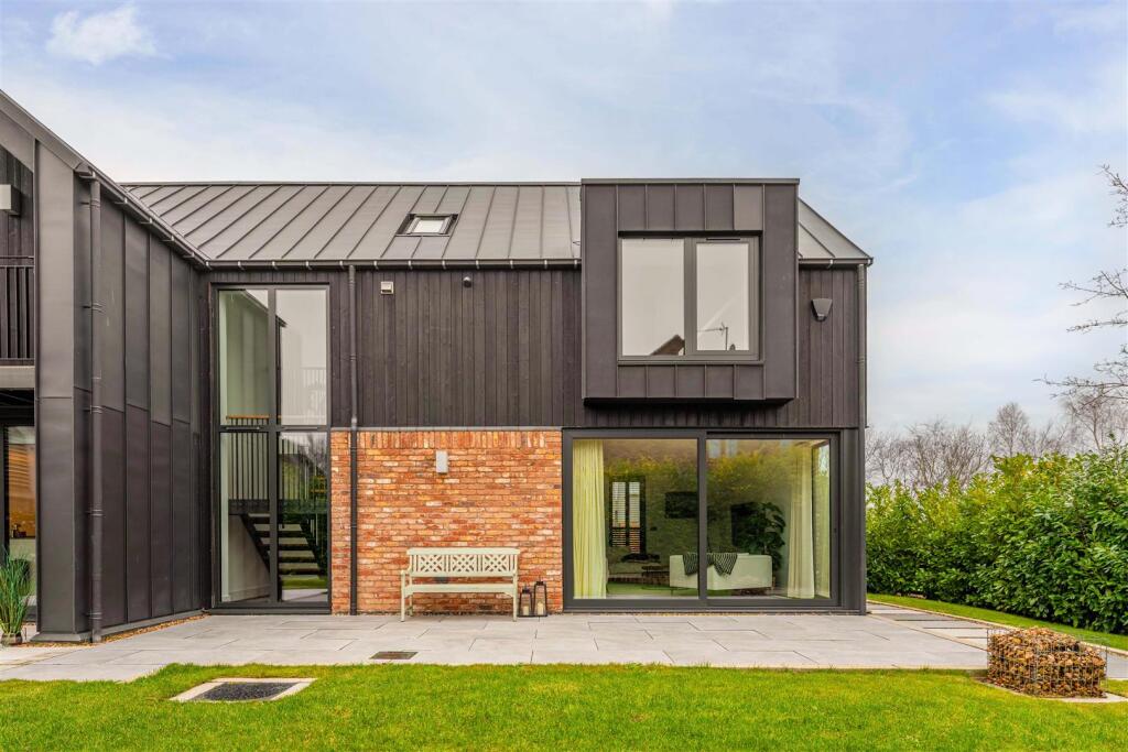 Blackthorn Barn - by Visually Rich 08900.jpg