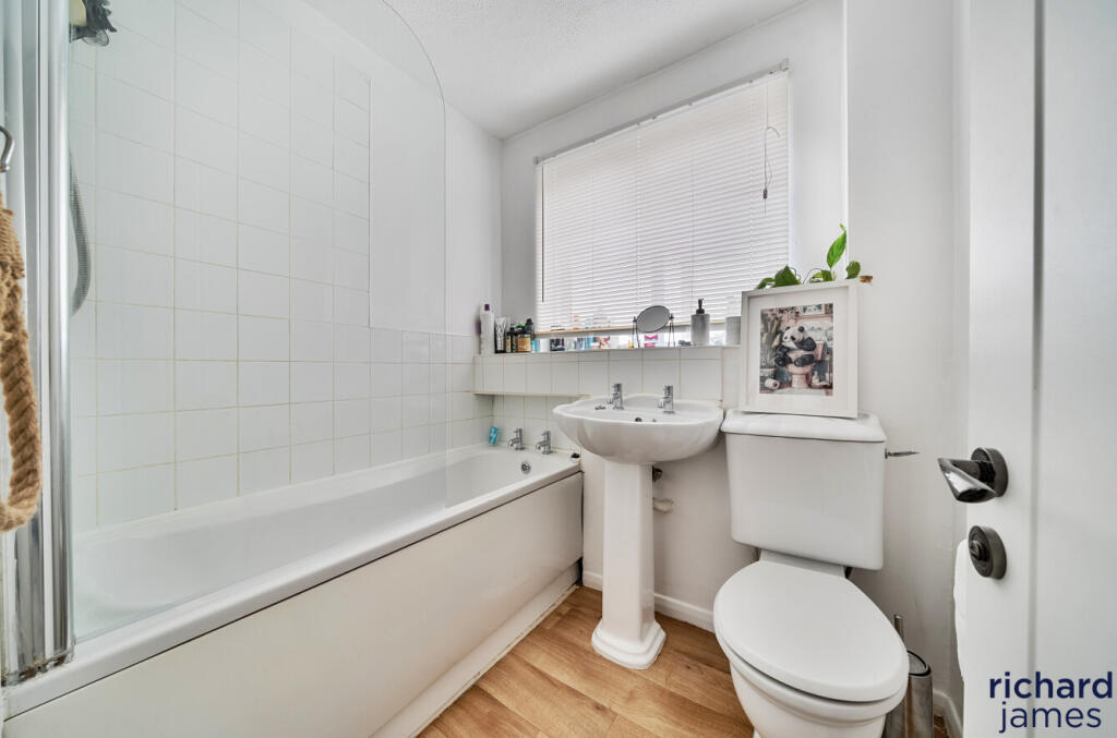 141fbd18864e43039683ce562c7867bc