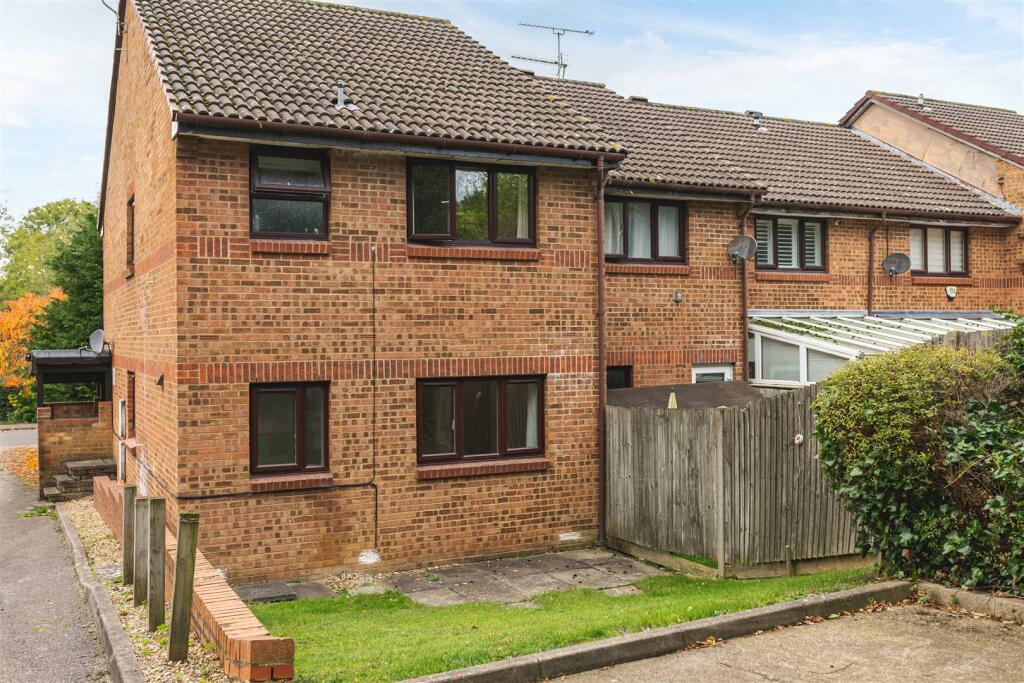 57 Tudor Close-13.jpg