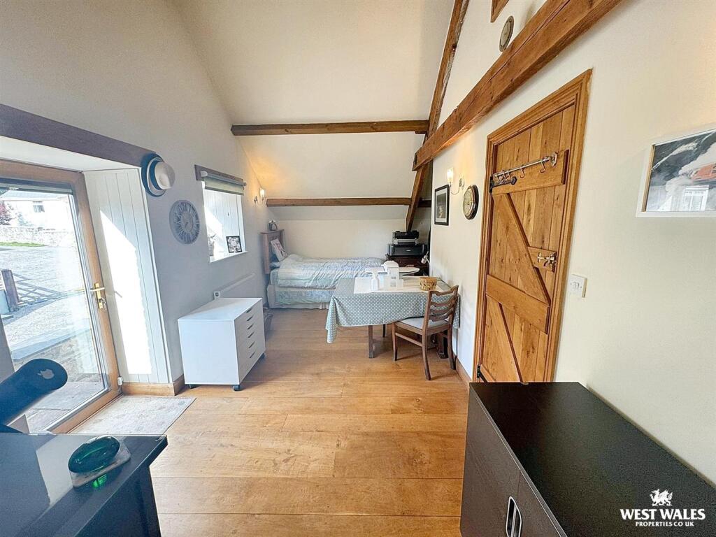 WhatsApp Image 2025-09-29 at 11.28.09 (2).jpg