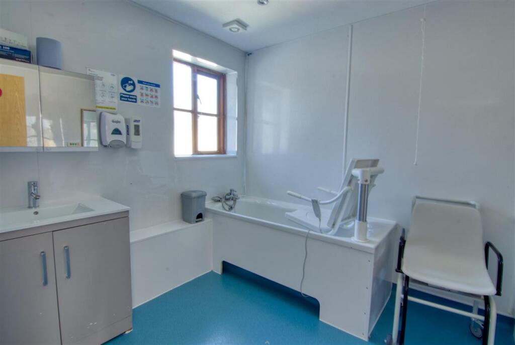 Bathroom/Shower Room
