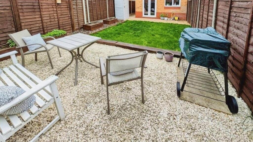 44 Coopers Drive reard garden d.jpg