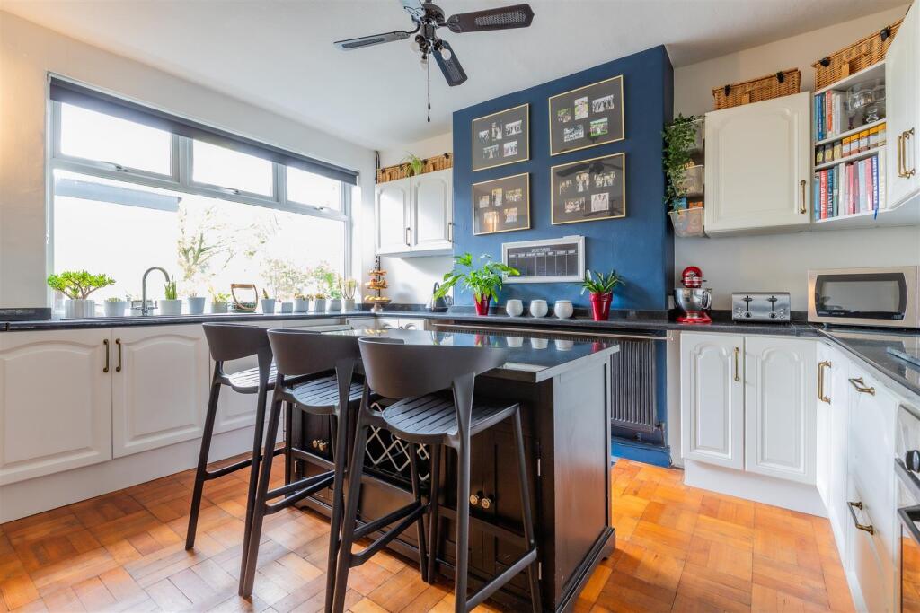 Ambleside Avenue 7-25.jpg