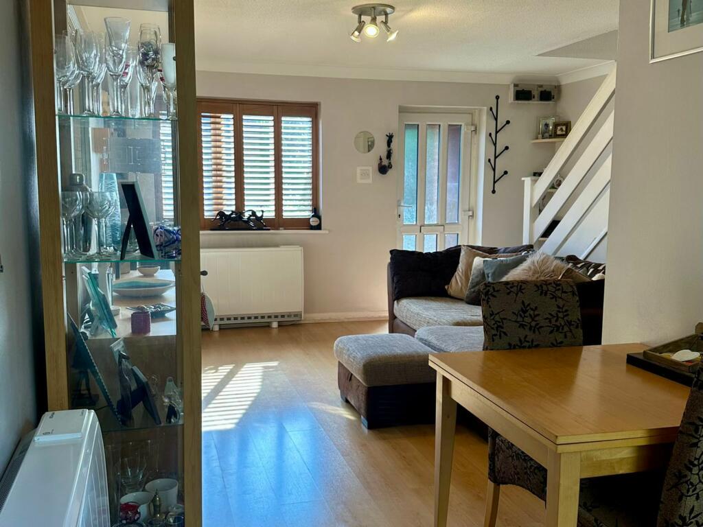 Lounge / Dining Area