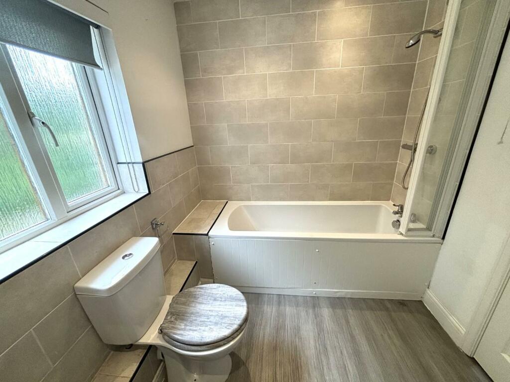 Bathroom 2.jpeg