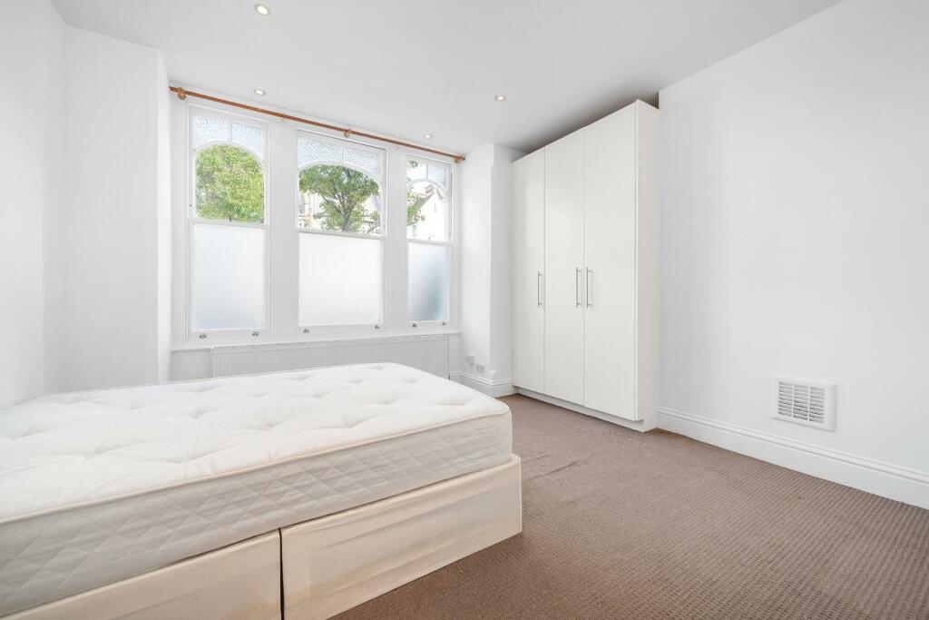 Bedroom 1.jpg