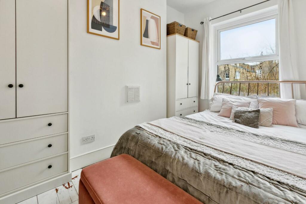 Bedroom 1.jpg