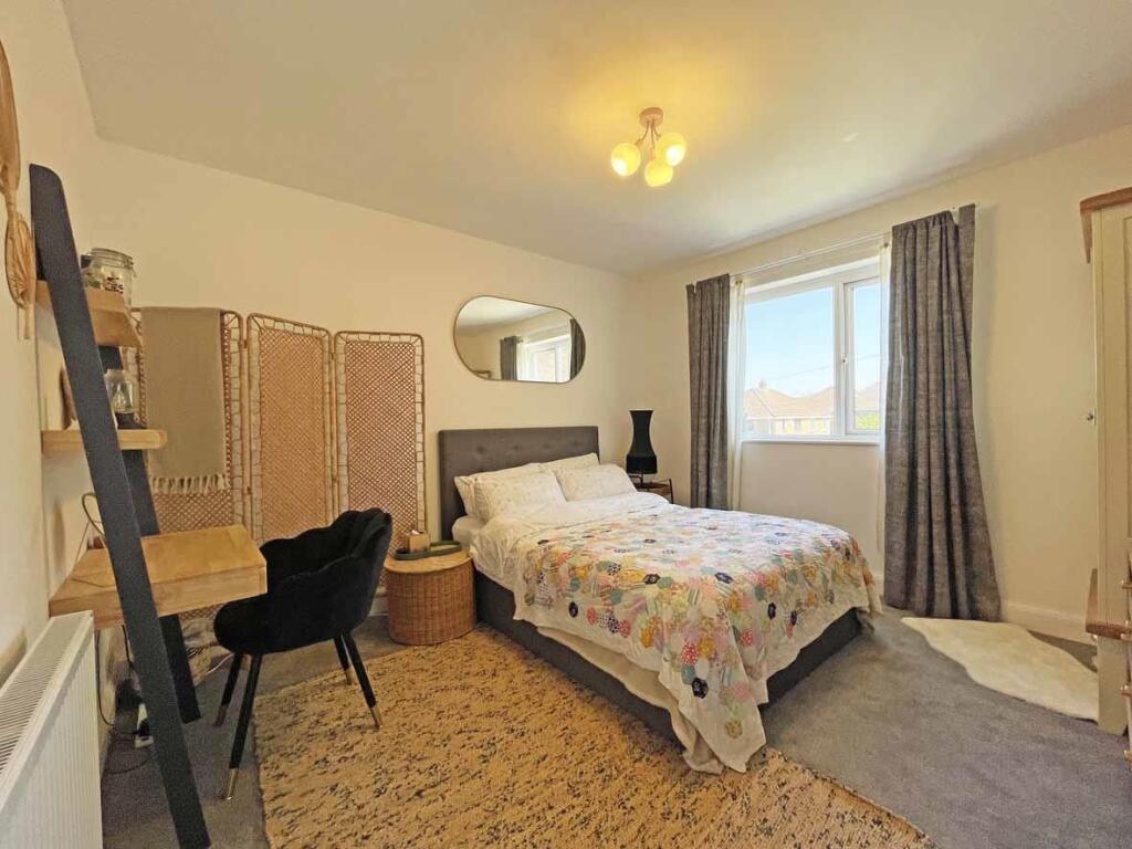 Beacon Down Avenue 40 - bed 2.jpg