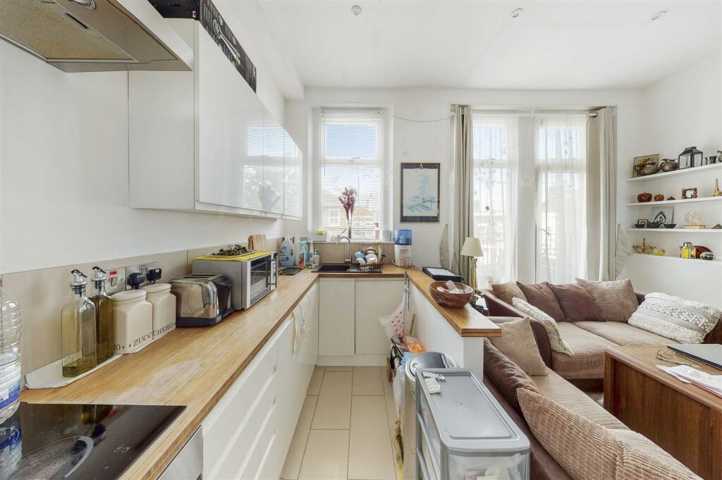 218cHigh Street - 5JayOAjnqFKgpvm1ZTk3.jpg