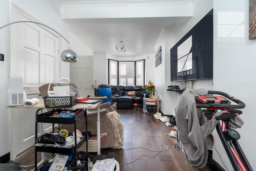 26 Leasownes Road_0004.jpg