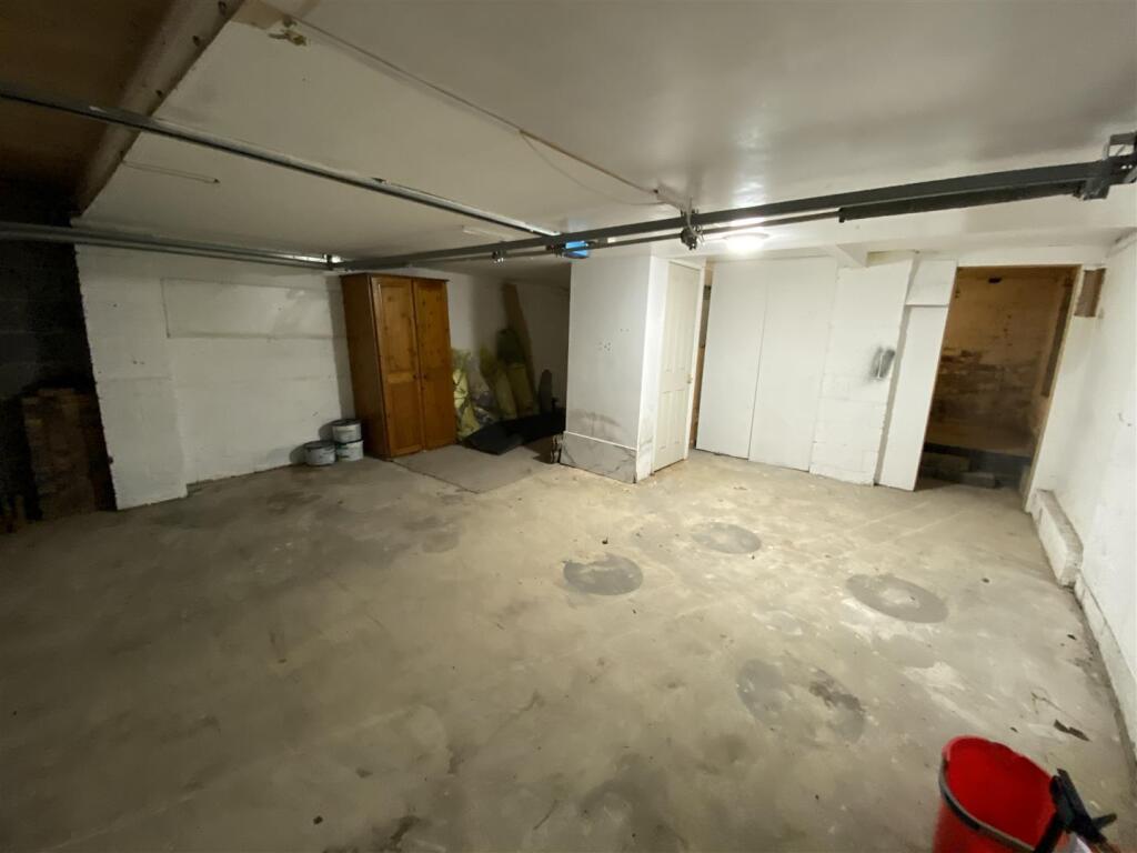 Garage: