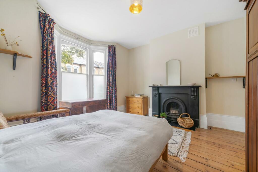 Bedroom (3).jpg