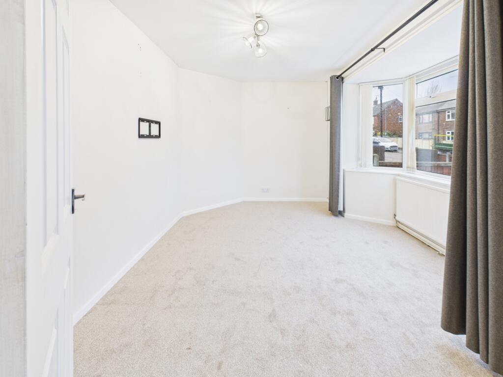 CAM04233G0-PR0046-STILL017