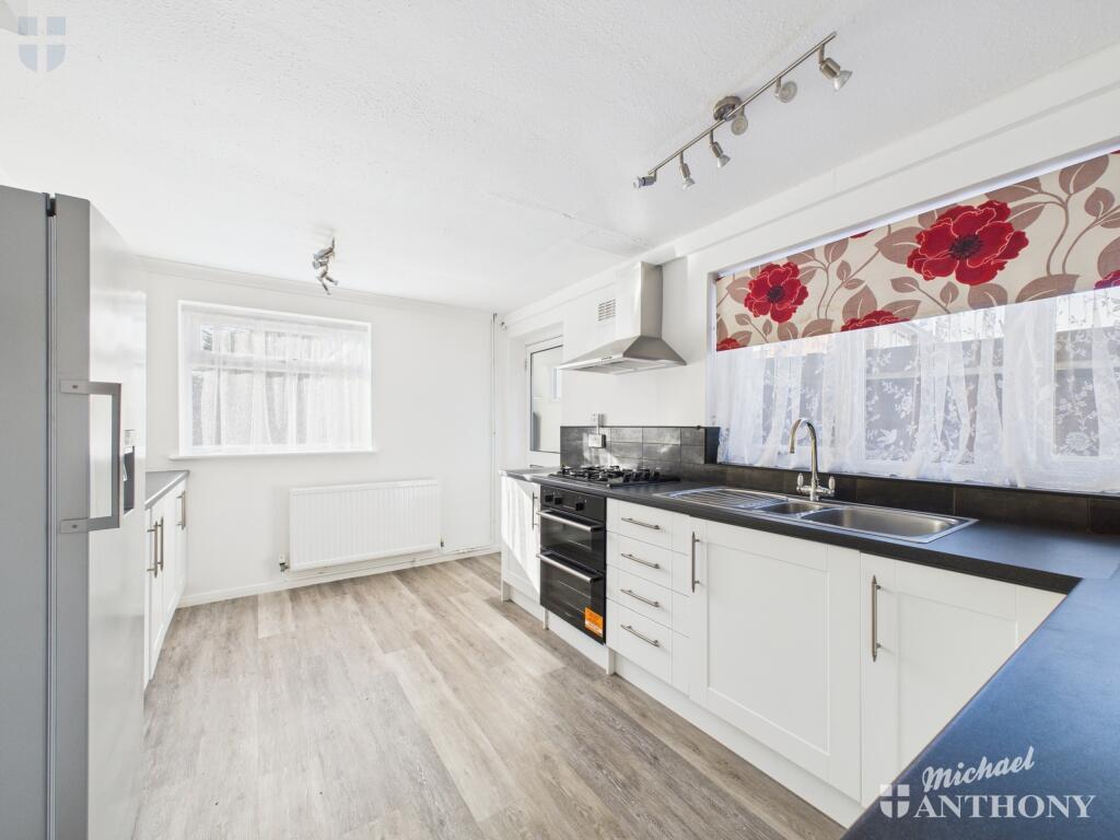 CAM03218G0-PR0557-STILL007