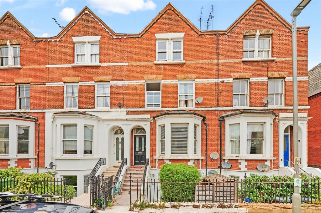 James_Anderson_-_Flat__Burstock_Road_SW15_2PW_1.jp