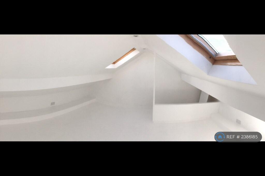 Bright And Spacious Loft Space