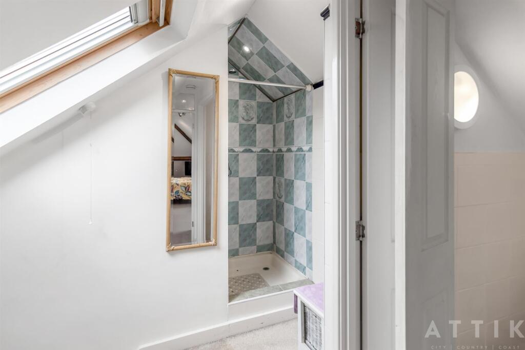 Attik 5, Stradbroke Road Gorleston, NR31 7AQ (31).