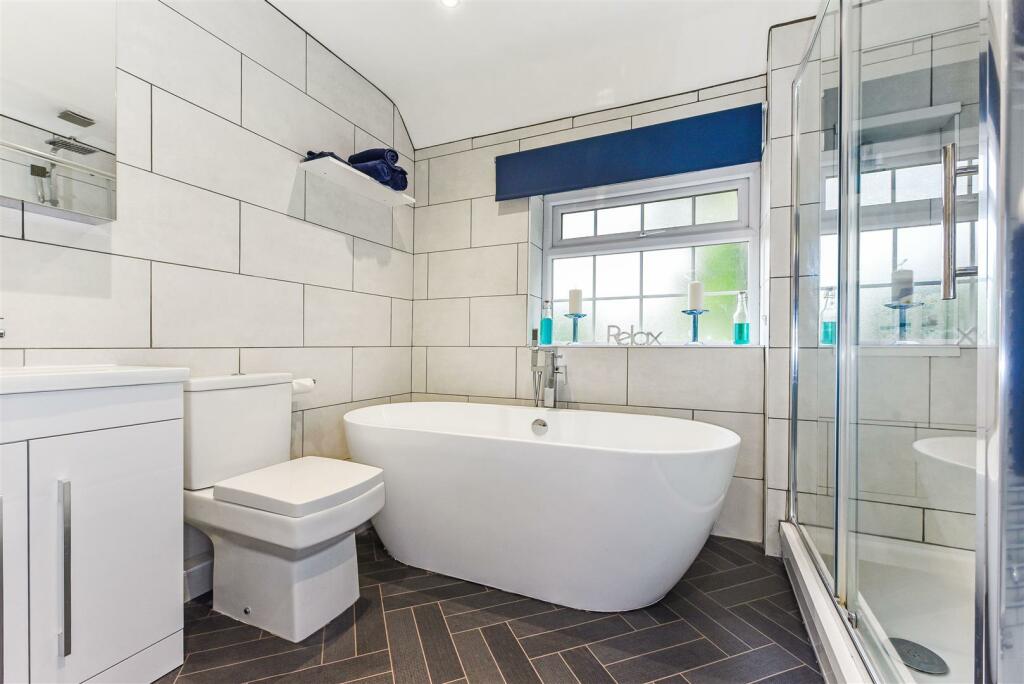 En-Suite Bathroom