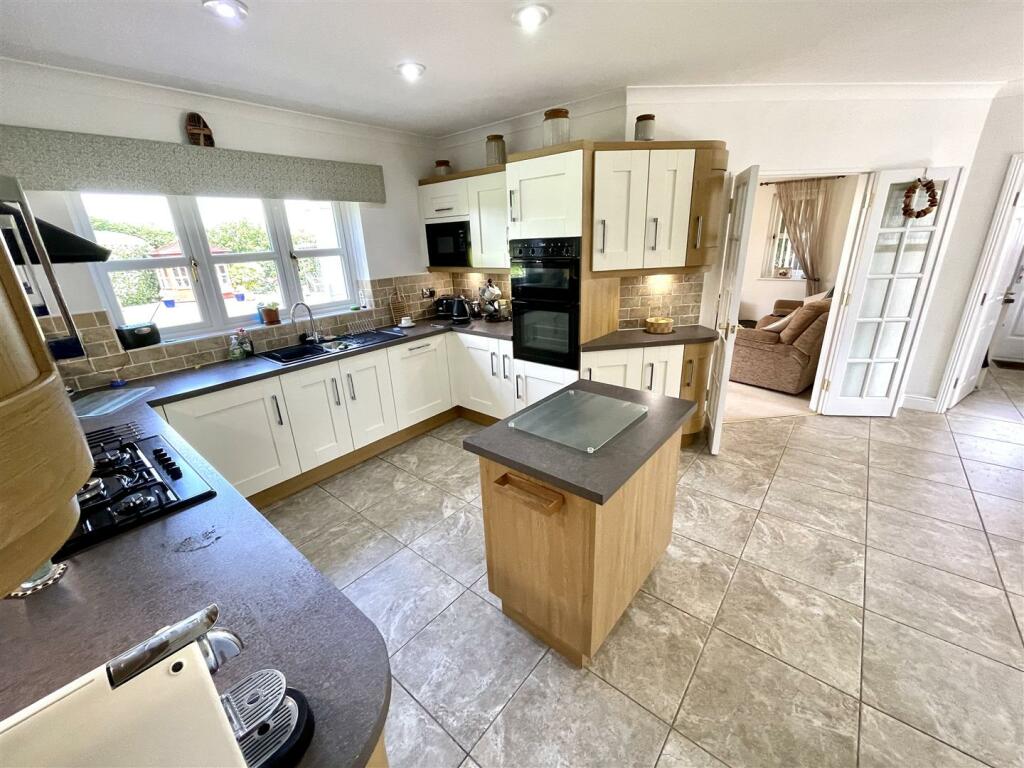 KITCHEN.jpeg