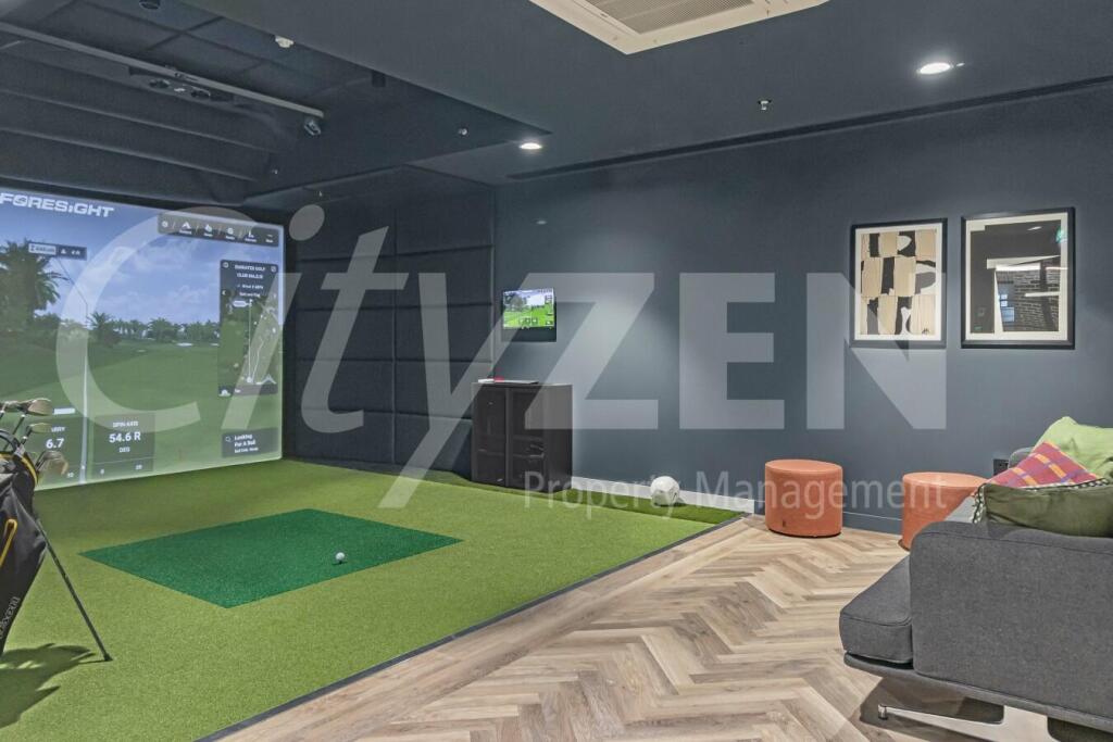 RESIDENTS GOLF ROOM