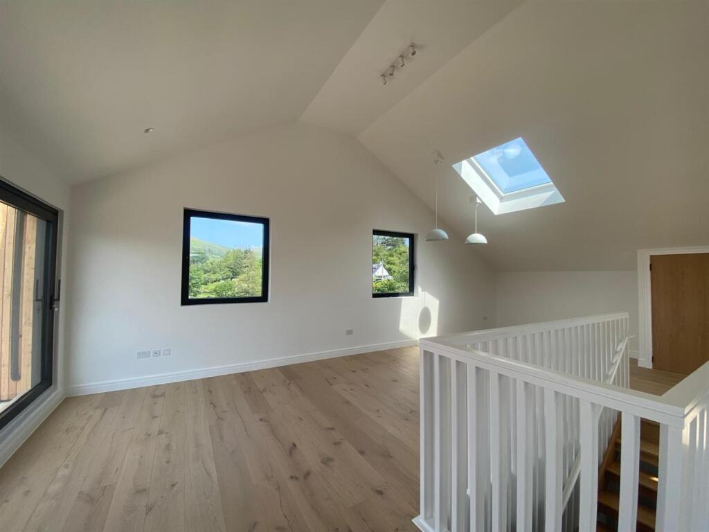House 15 - Internal Upstairs6.jpeg