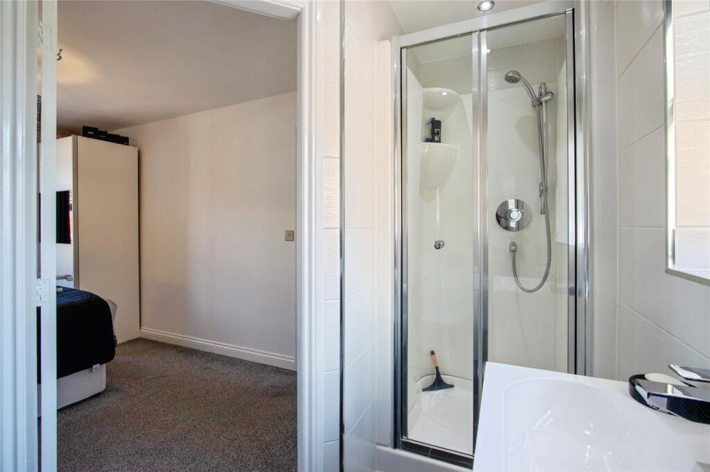 Ensuite(Bedroom Two)