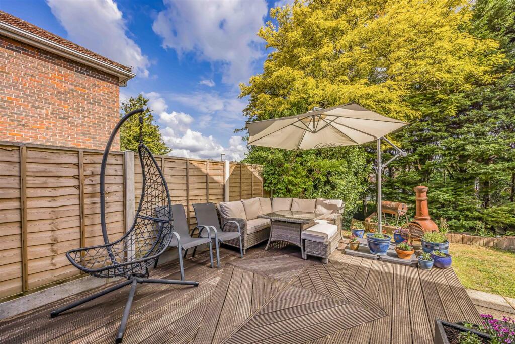 6 Mallow Close, Purbrook-Small-PorticoMarketing-Ne