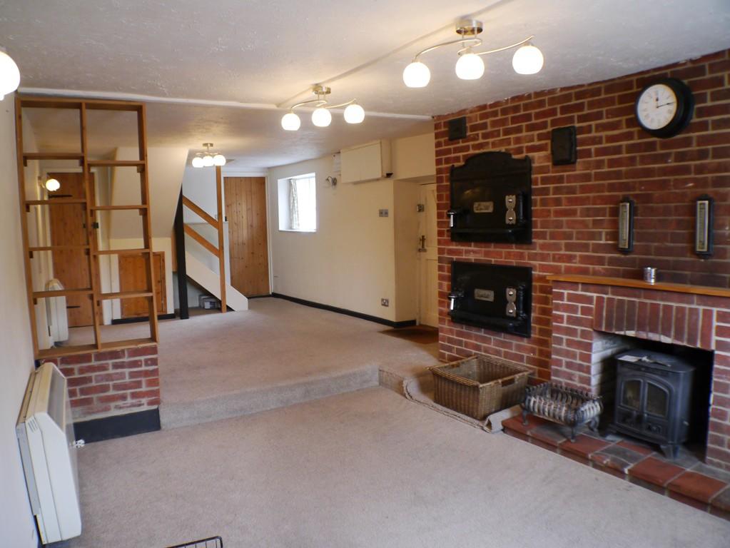 Spacious Lounge Dini
