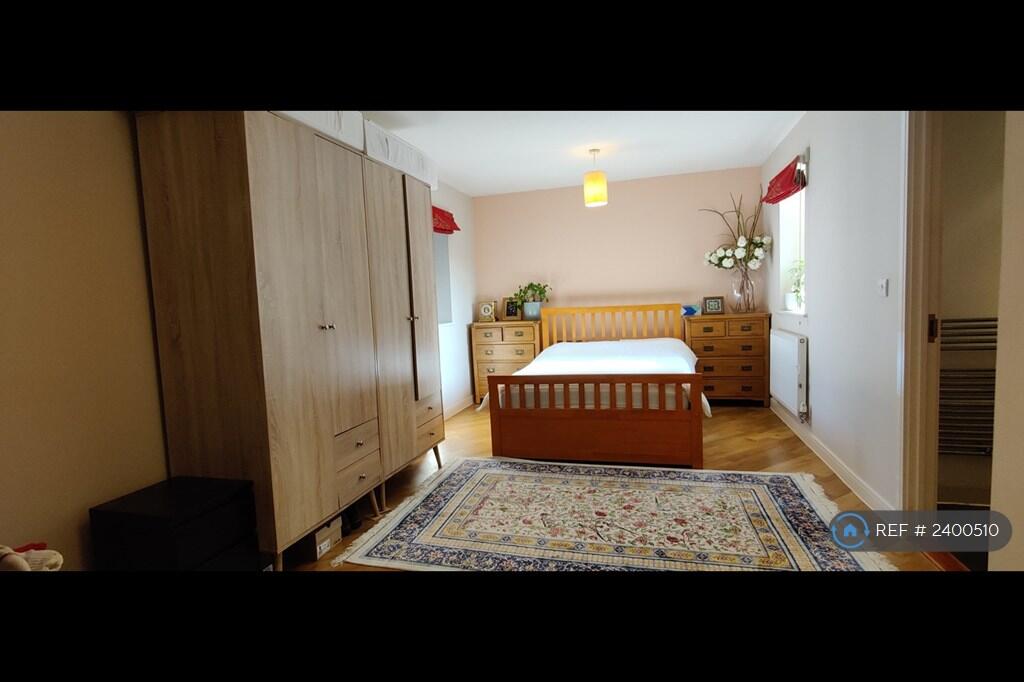 Master Bedroom With Ensuit Toilet And Shower